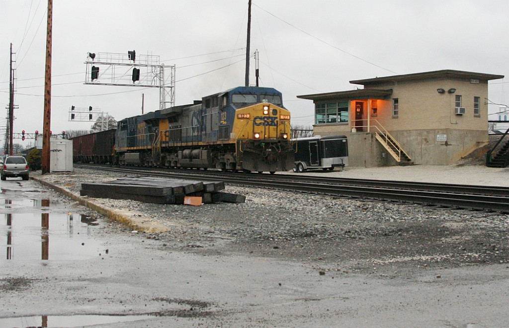 SB coal going by the tower